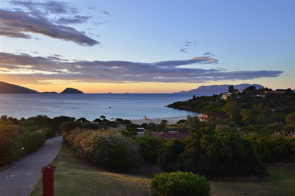 Večerní panorama, Golfo Aranci, Sardinie