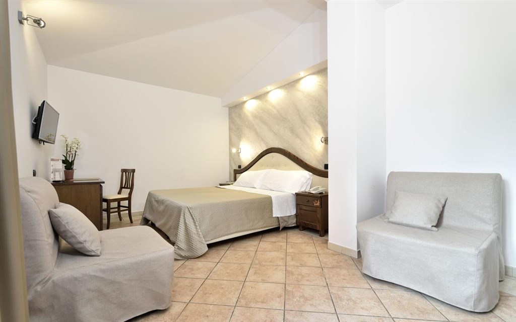 Čtyřlůžkový pokoj se zahrádkou, Santa Maria Navarrese, Sardinie