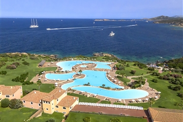 Letecký pohled od hotelu, Porto Cervo, Costa Smeralda, Sardinie
